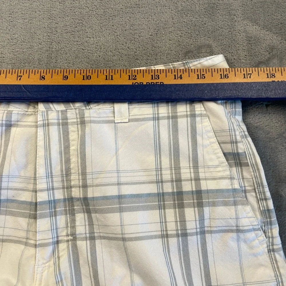 ONeill Men's Plaid Shorts Size 32 White Grey Blue First In Last Out Flat Front